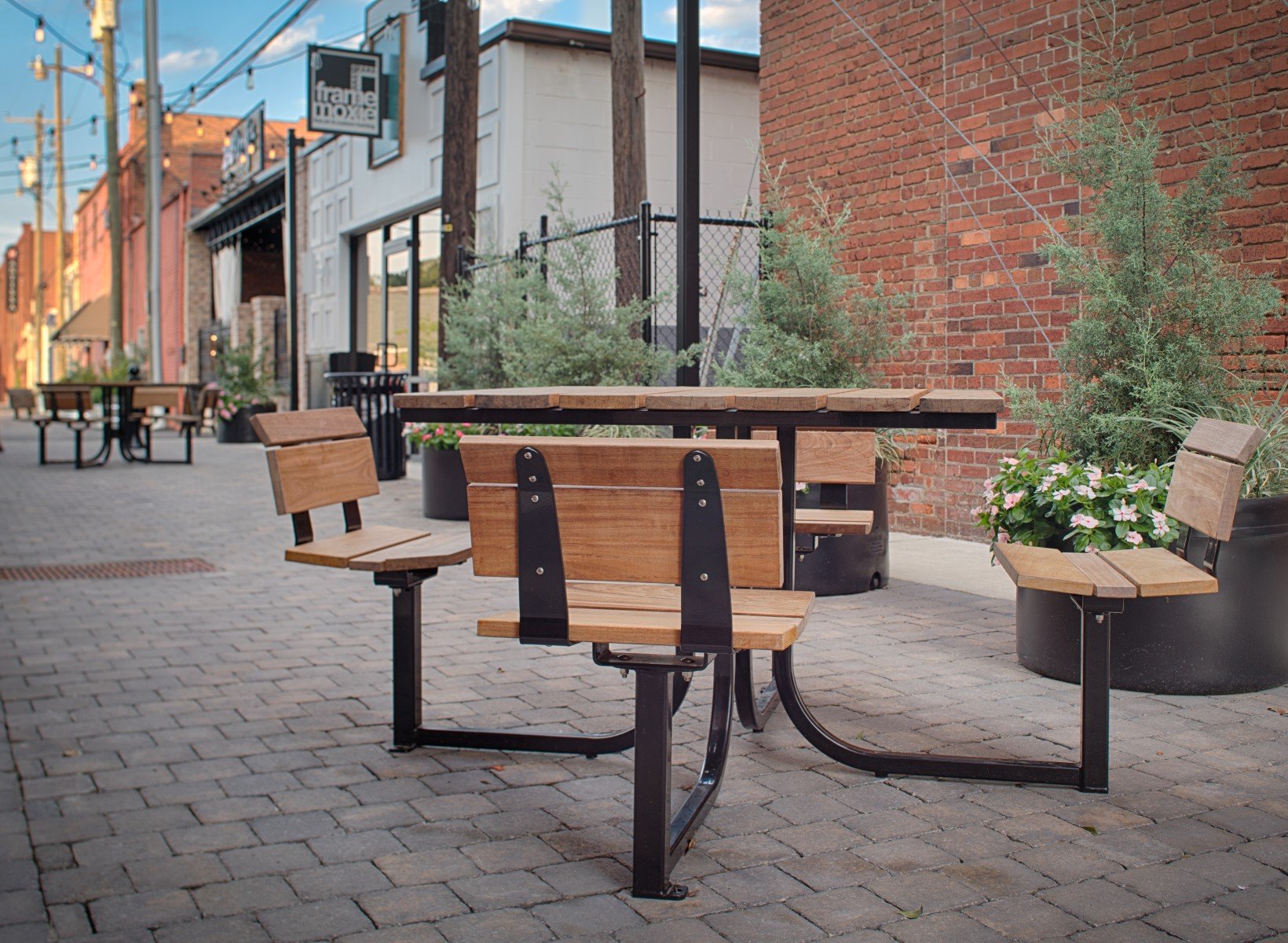 TS-Lofty-Courtyard-LOT-4B-WI-SQWI-Black-2-1