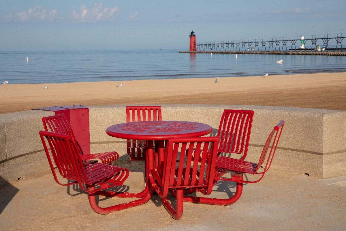 TS-Carnival-Courtyard-CRT-6B-PM-Red-2-1