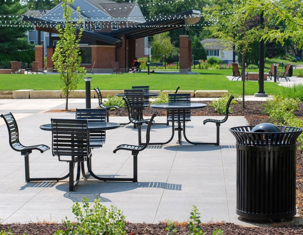 thomas-steele-langdon-courtyard-verona-245