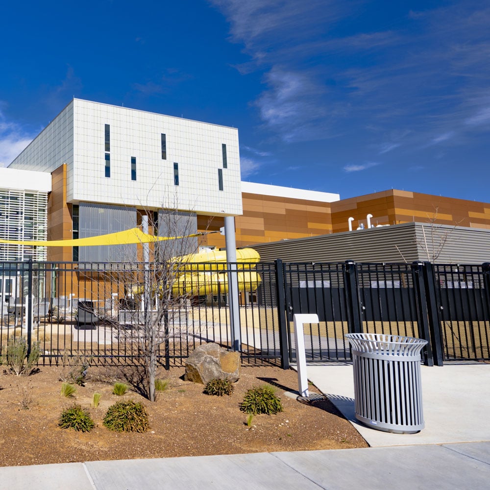 thomas-steele-windsor-trash-receptacle-core-nm-2